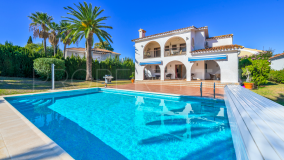 Luxury and Space in Atalaya, Estepona: Exceptional 5-Bedroom Villa for Sale