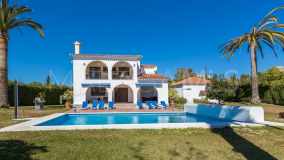 Villa zu verkaufen in Atalaya, Estepona