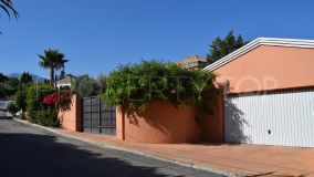 Villa con 4 dormitorios a la venta en Estepona Oeste