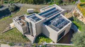 Villa for sale in La Alqueria, Benahavis