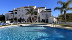 Captivating Townhouse Oasis: Your Elegant Retreat in Estepona's El Paraiso Area