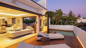 Buy villa in Puente Romano with 3 bedrooms