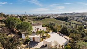 Villa en venta con 6 dormitorios en Estepona