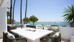 APARTMENT MALIBU, FRONTLINE BEACH - Welcome to your luxurious frontline beach apartment in Puente Romano, Marbella, nestled within the prestigious and secure urbanization of Jardín Persa