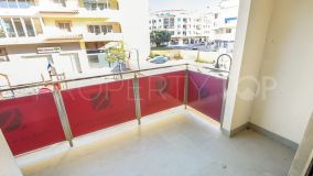 Stunning 2 bedroom modern apartment 200 metres from the beach