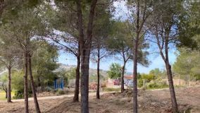 Buildable plot in Calpe, with fantastic views toward The Olta Mountain and The Toix Mountain.