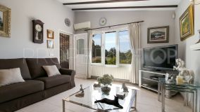 Delightful 3 Bed villa in immaculate condition walking distance to amenities and some sea views.