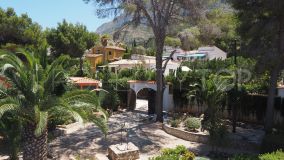 Buy villa in Denia