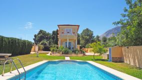 Buy villa in Denia