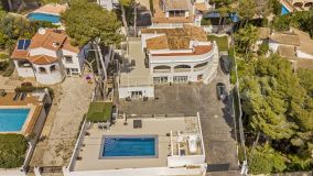 Buy Moraira villa with 7 bedrooms