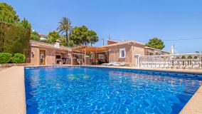 Outstandingly beautiful villa with spacious 150m2 lounge area in Moraira