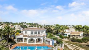 AMAZING 4 bed Villa in Front line with STUNNING Sea views