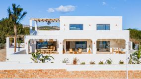 Impresionante villa de 3 dormitorios que combina los estilos ibicenco y mediterráneo para crear la villa perfecta bajo el sol.