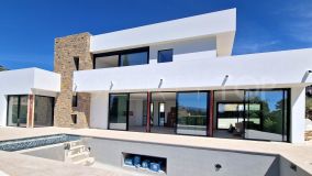 Hermosa villa de nueva construcción en Pla del Mar, a poca distancia de Moraira y El Portet.