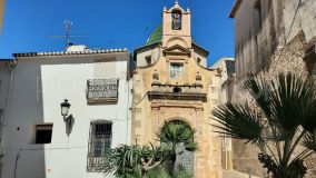 Town house positioned in the historic town of Teulada close to amenities.