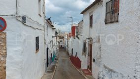 Priced to sell! Great 3 bedroom/ 2 bathroom Town house in the old town of Oliva.