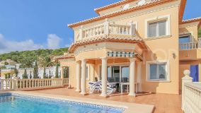 Buy 4 bedrooms villa in Calpe