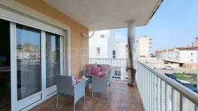 Apartamento de tres dormitorios con terraza en Oliva Playa