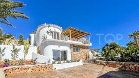 Buy villa in Moraira