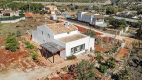 ¡Increible oportunidad! Villa modernizada de estilo finca con vistas al Montgo en Gata de Gorgos