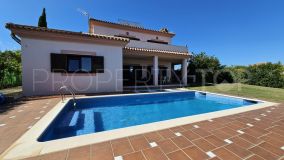 Villa de 4 dormitorios en venta en Torreguadiaro