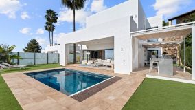 Villa for sale in La Alqueria, Benahavis