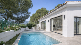 Chalet for sale in Cerros del Lago, Istan