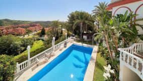 Hus i byn for sale in Hacienda las Chapas, Marbella Öst
