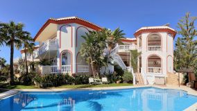 Hus i byn for sale in Hacienda las Chapas, Marbella Öst