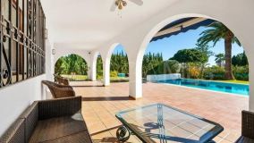 Villa for sale in Benatalaya, Estepona Est