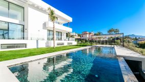 Villa for sale in Altos del Paraiso, Benahavis