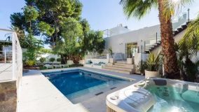 Villa for sale in La Campana, Nueva Andalucia