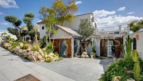 Villa for sale in Estepona Golf, Estepona West