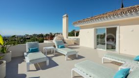 Large and luxurious Duplex Penthouse in Nueva Andalucia with fantastic views to the lake and the sea