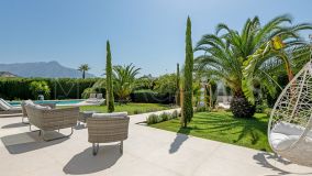Villa for sale in El Herrojo, Benahavis