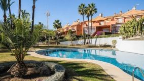 Modern Corner Townhouse en Monte Biarritz, Estepona – Luxury & Convenience Combinado