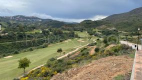 1,405m2 plot for sale with views of the golf course.