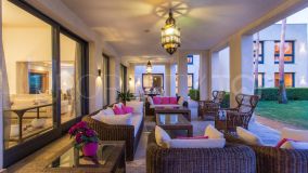 Buy 16 bedrooms villa in Kings & Queens
