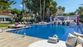 Villa en venta en Elviria, Marbella Este