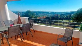 Opportunity! 3 bedroom apartment with panoramic views of the golf course and lateral views of the Mediterranean!