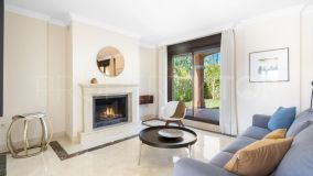 Villa pareada en venta en Estepona Golf