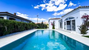 Villa for sale in Hacienda Guadalupe, Manilva