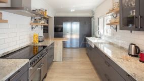 Villa for sale in El Rosario, Marbella East