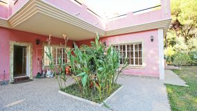 Se vende villa de 5 dormitorios en Hacienda las Chapas