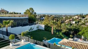 Moderna Villa a estrenar de cuatro dormitorios y orientación sur en El Herrojo, La Quinta