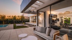 Buy villa with 4 bedrooms in El Paraiso