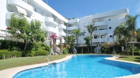 Stunning three bedroom, south facing ground floor apartment in the well-known and gated community Marbella Real. This prestigious community is in the heart of the Marbella´s Golden Mile