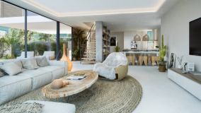 Villa for sale in El Campanario, Estepona