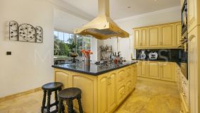 Villa for sale in El Paraiso, Estepona