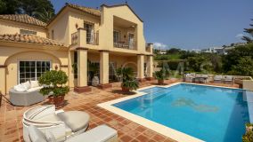 Villa for sale in El Paraiso, Estepona